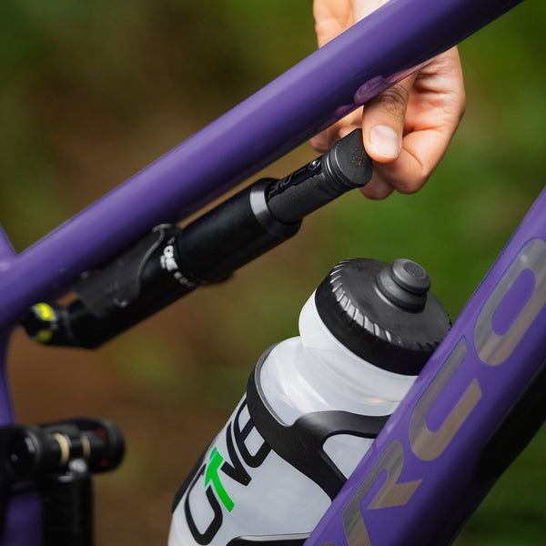 OneUp Rad Cage ripensa la gabbia del cambio OneUp Rad Cage ripensa la gabbia del cambio
